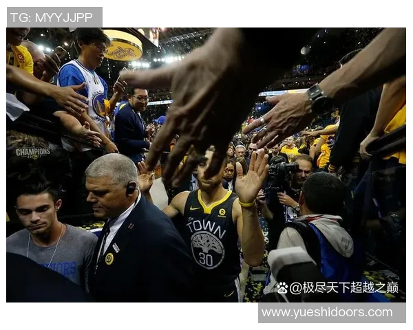 马刺与灰熊激战四月十六日季后赛精彩回顾与分析